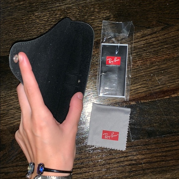 Raybans case and dust cloth - Picture 3 of 3